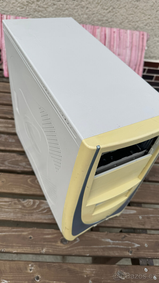 Prodám starší počítačovou skříň (ATX) 004 - 2