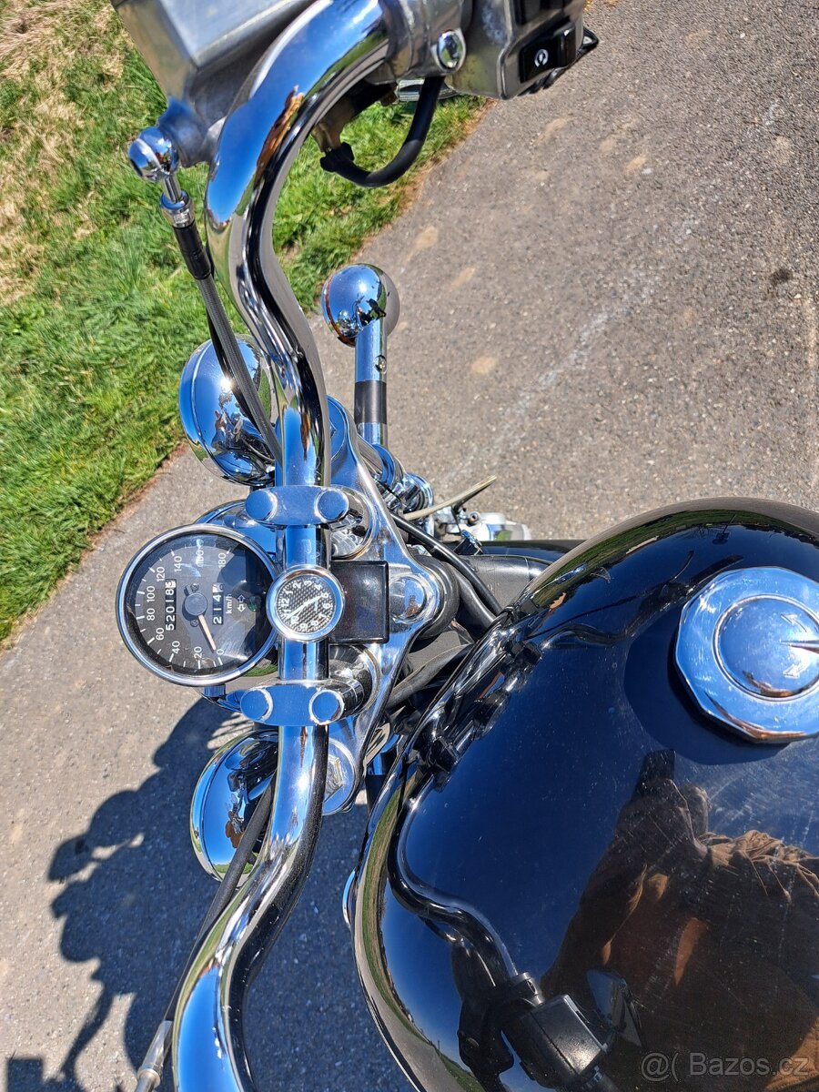 Suzuki Intruder VS 800 - 2