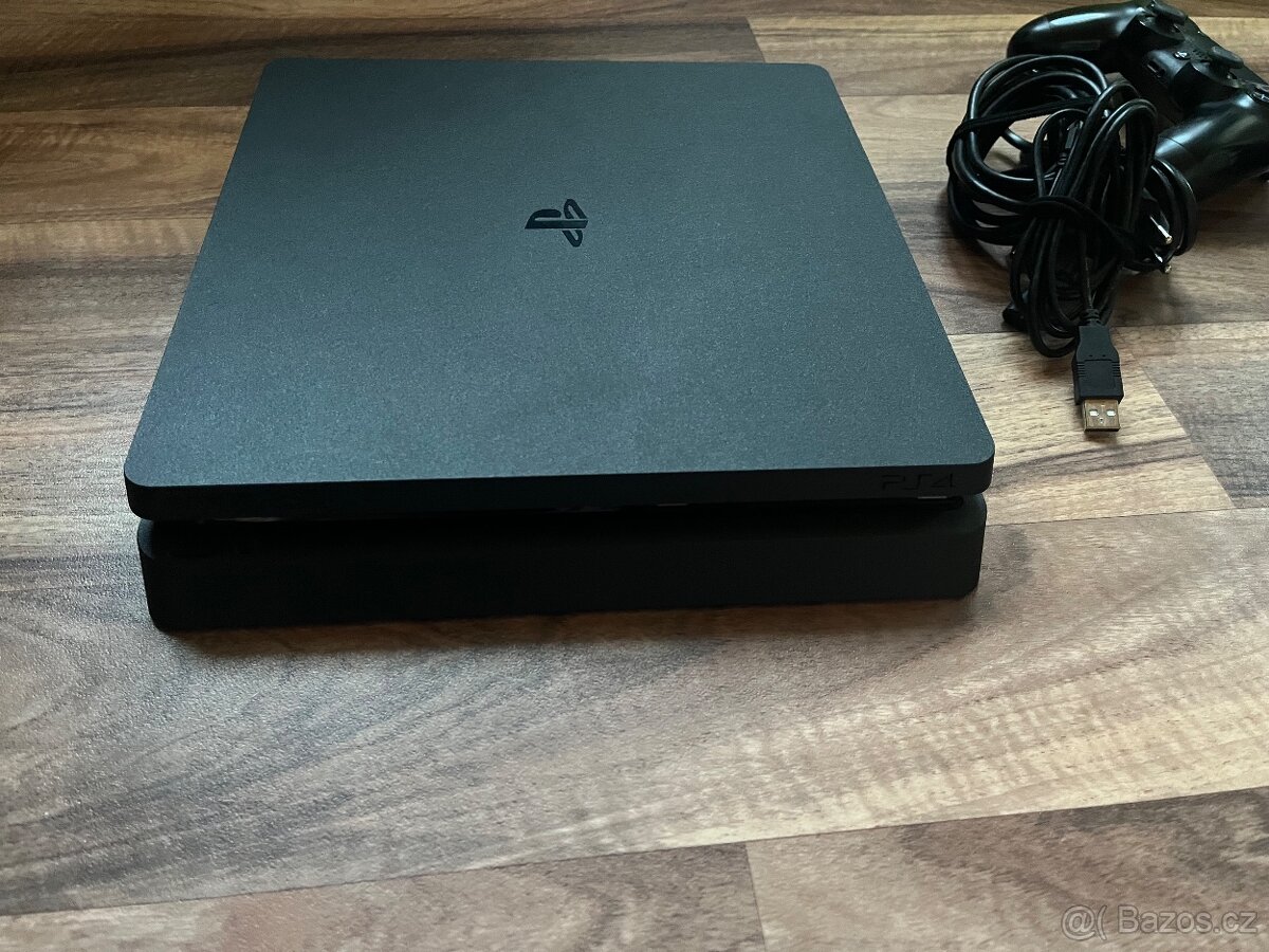 PS4 slim - 2
