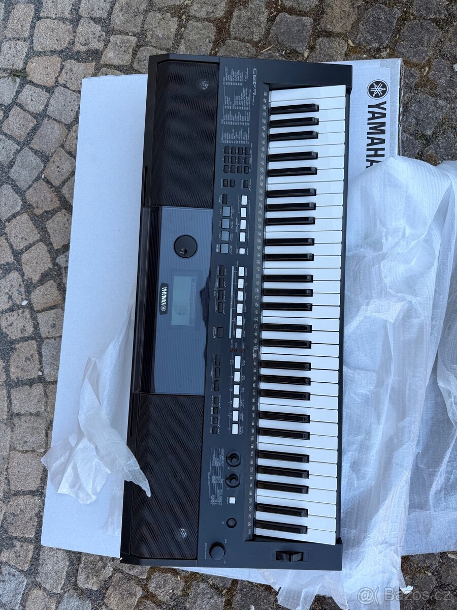 Klávesy a stojan Yamaha - 2