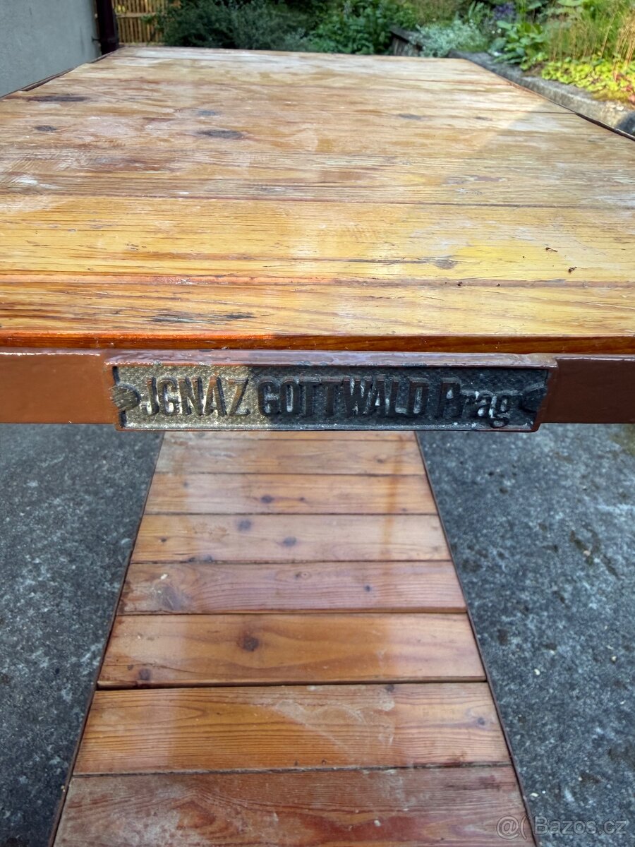 Unikátní starožitný stolek - 2