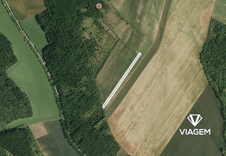 Pole 2 305 m² - 2