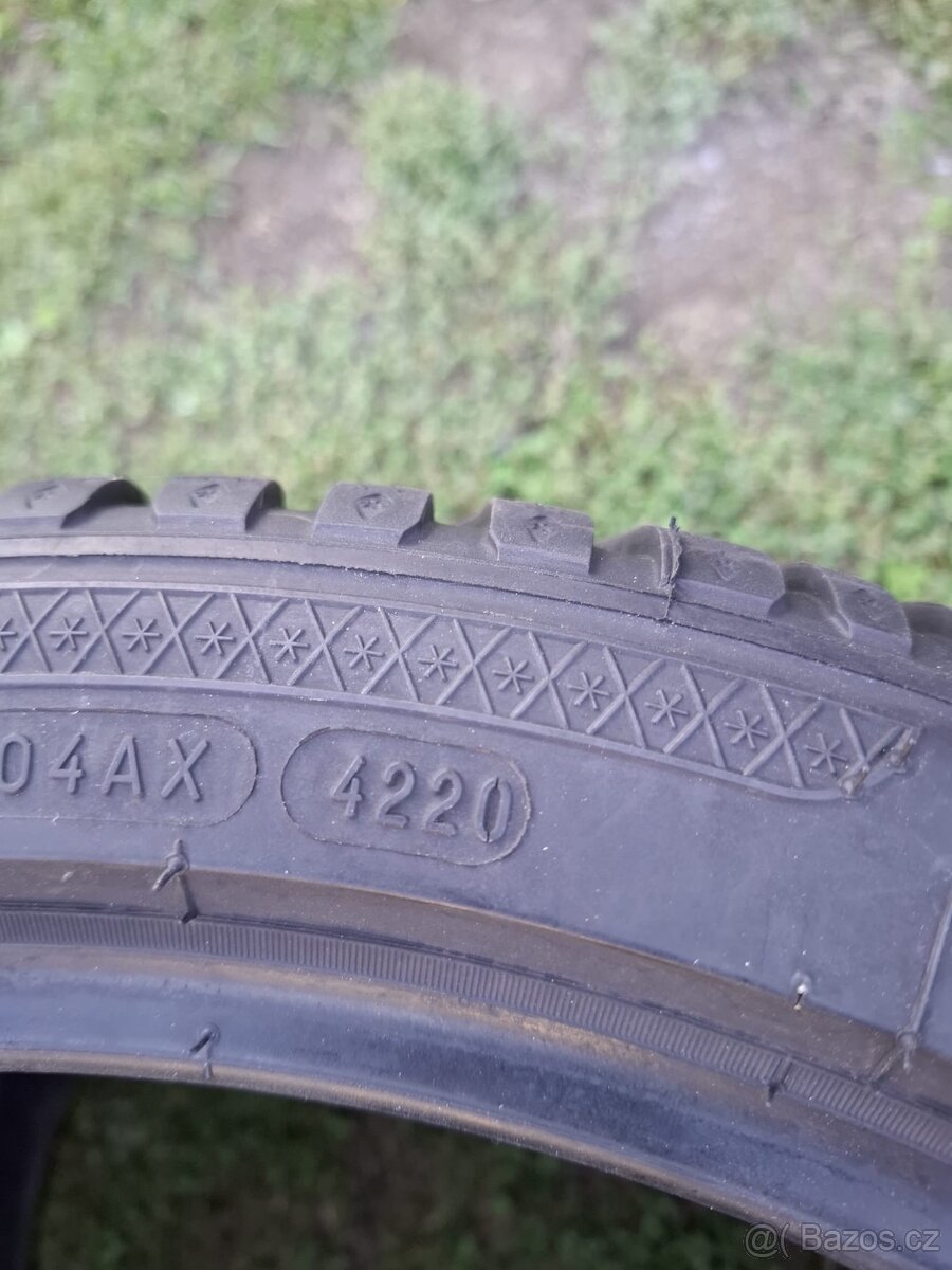 Zimní pneu 225/40R18 - 2