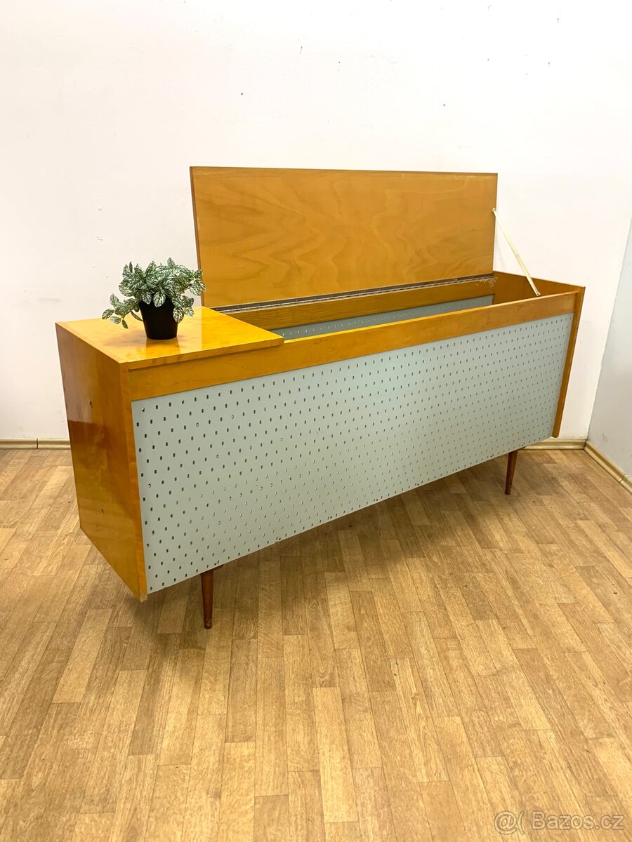Retro komoda 60. léta Brusel —- - 2