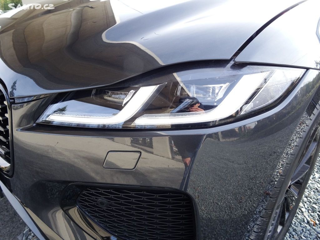 Jaguar F-Pace BLACK, D200 AWD R-Dynamic Panorama - 2