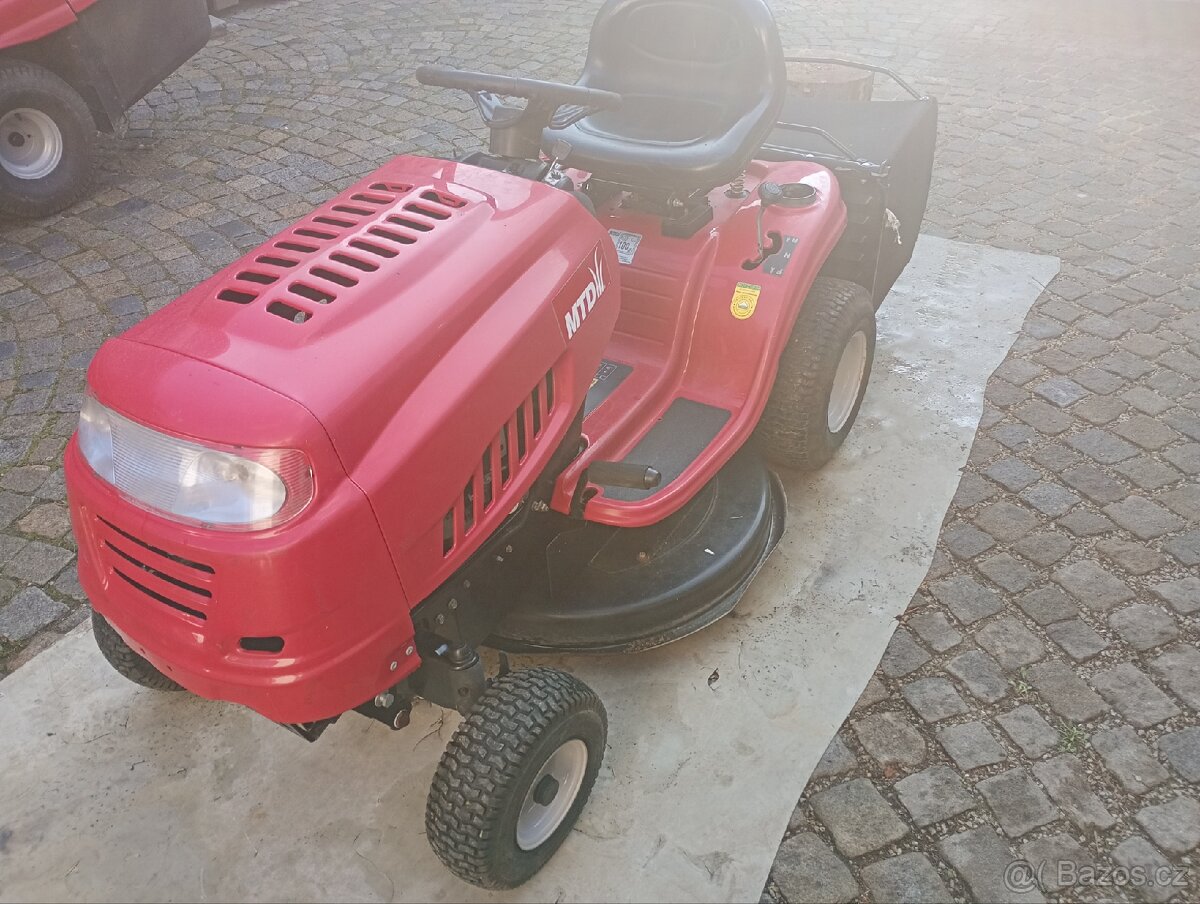 Zahradní traktůrek MTD - 2