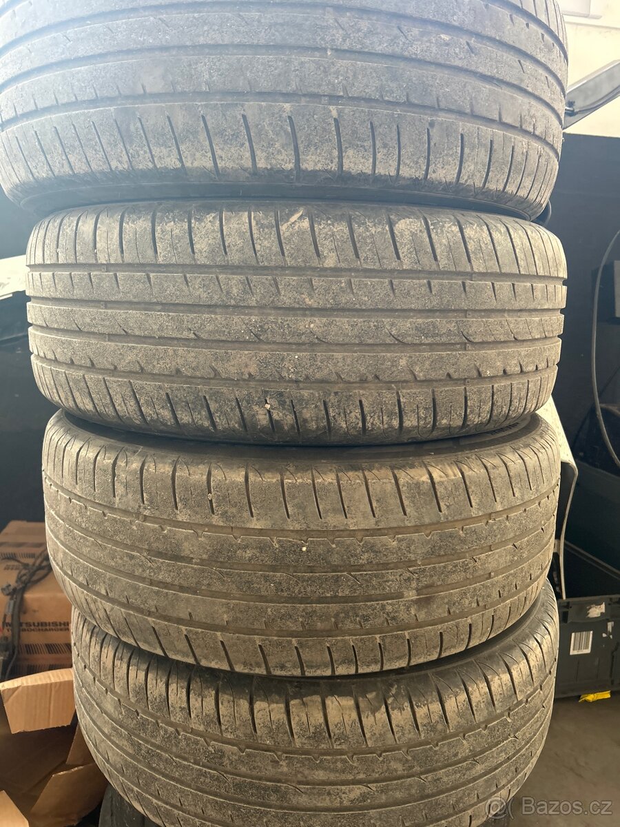 225/60R17 - 2