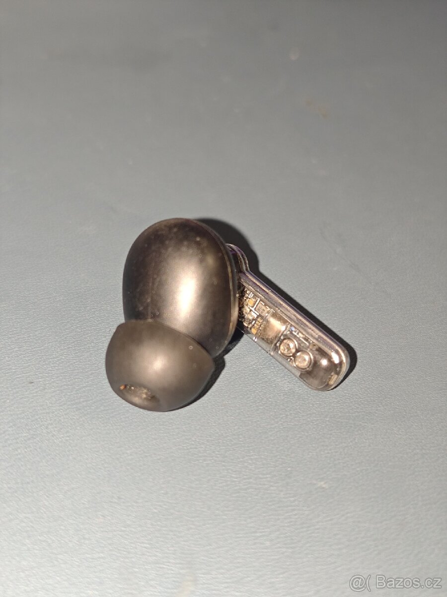 Pravé sluchátko Nothing ear 1 - 2