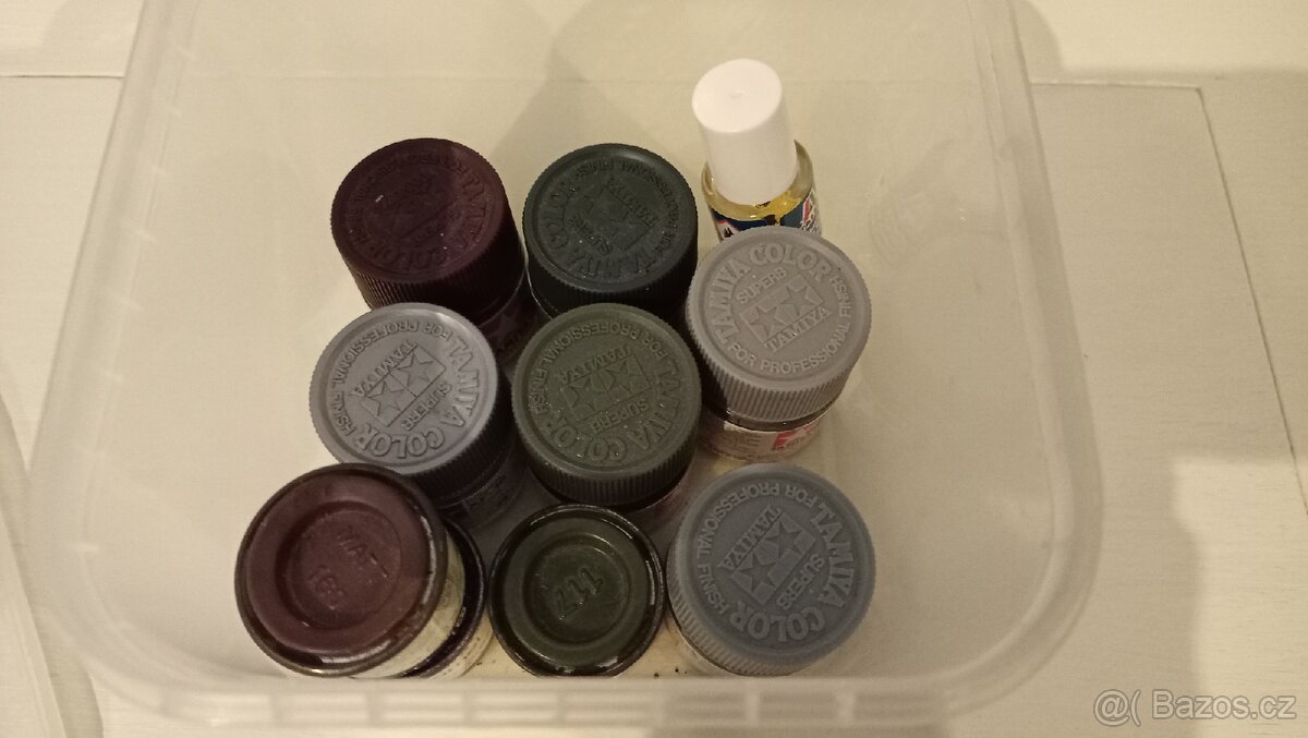 Tanky v měřítku 1:72 + barvy - 2