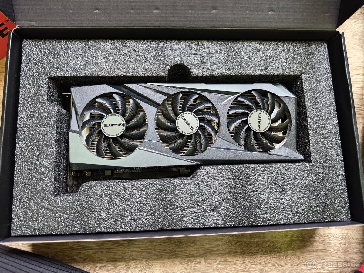 GIGABYTE Radeon RX 6600 XT GAMING OC 8G - 2