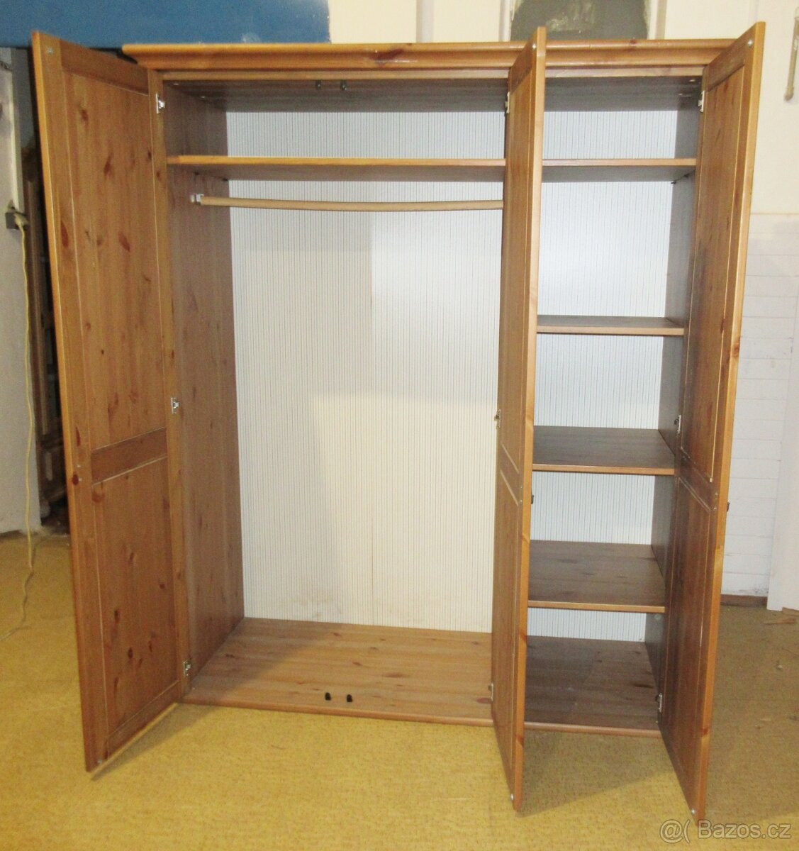 Šatní skříň z borovice třídveřová - celomasiv - Výborný stav - 2
