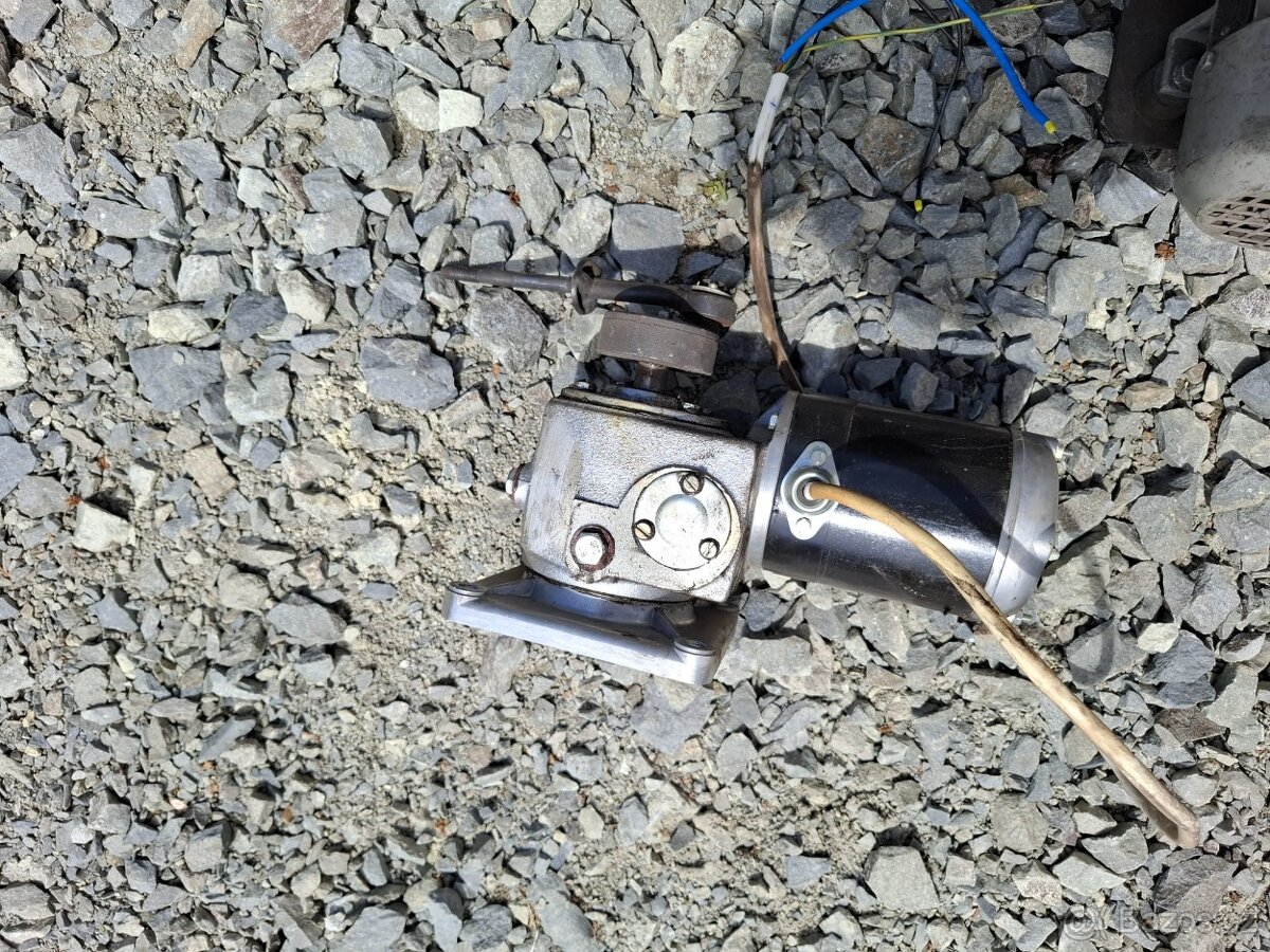 Krokovy motor,ventilator komínu - 2