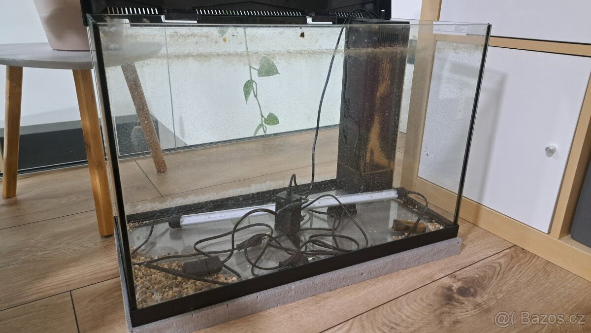 Prodám akvárium 110l - 2
