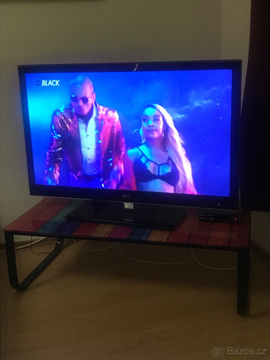 Televize starsi LG-(42”)107cm ,3D - 2