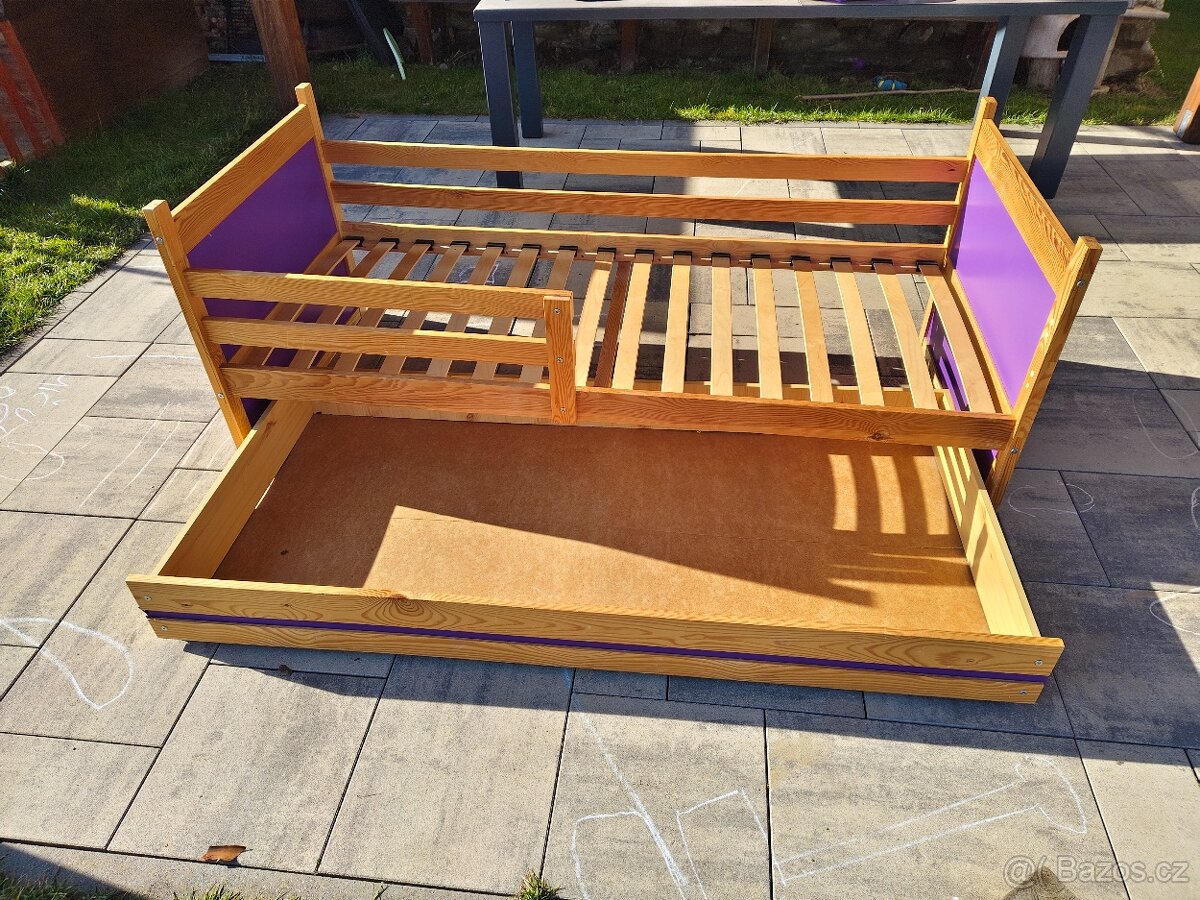 Prodám dětskou postel masiv fialová - 2