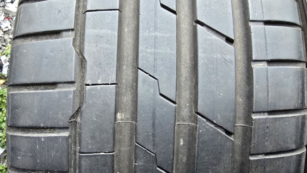 Letní pneu 225/40/18 Hankook - 2