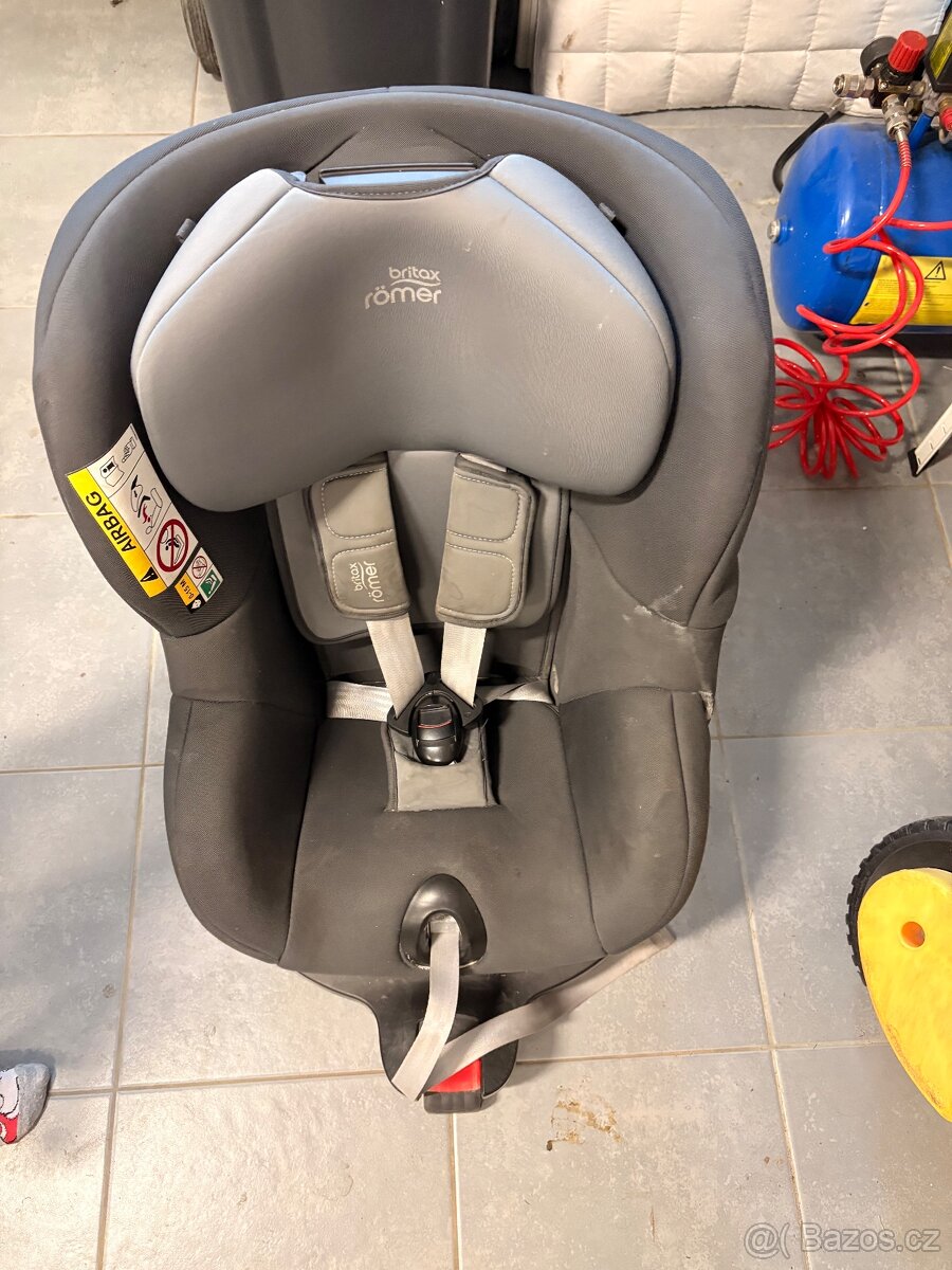 Autosedačka Britax Römer Dualfix -otočná - 2