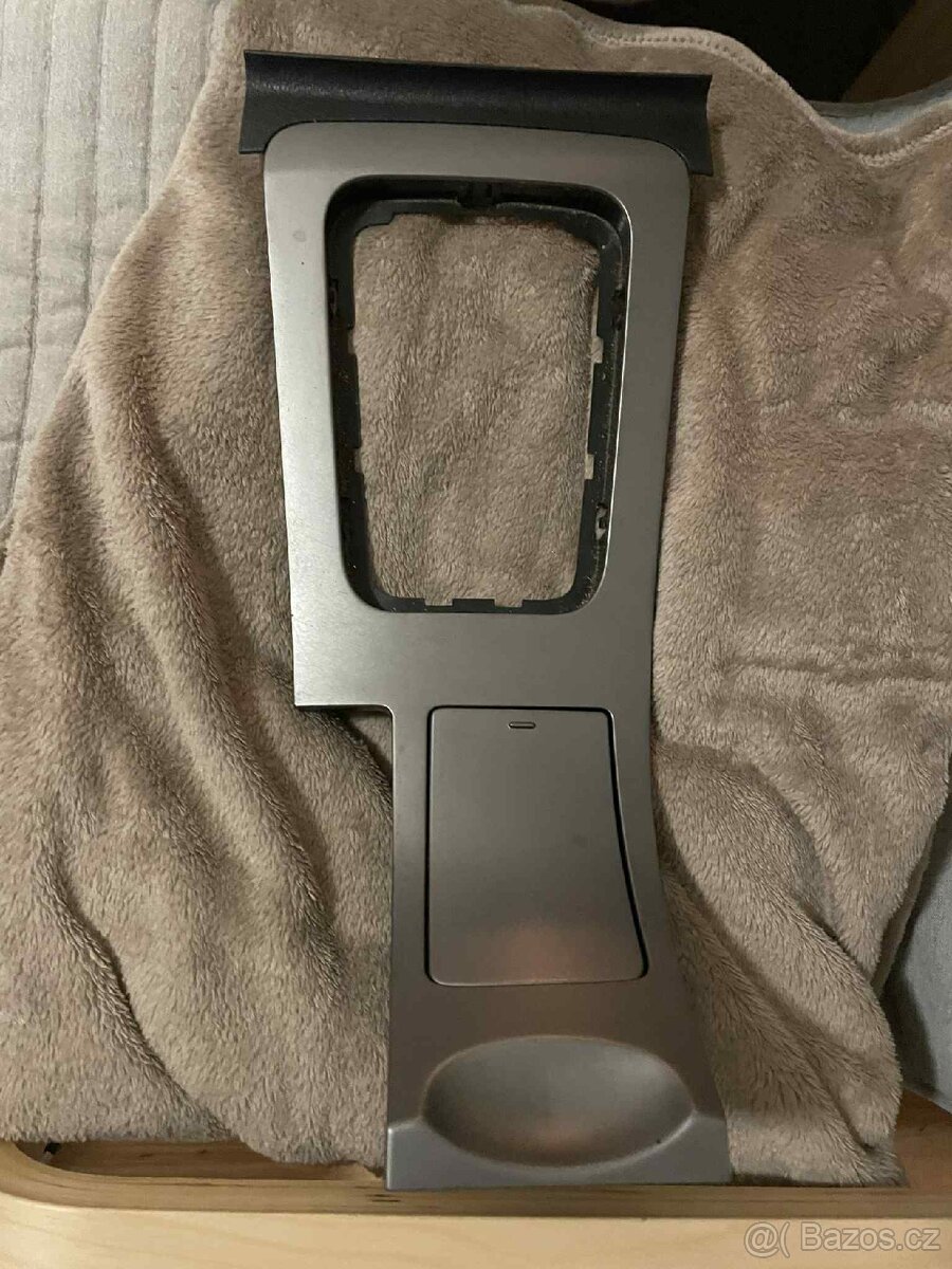 Peugeot 407 středový tunel - 2