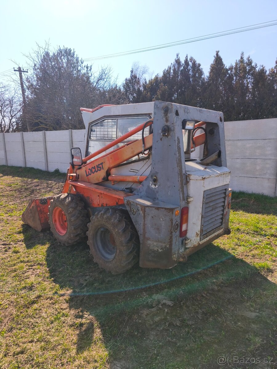 Locust 752 - 2