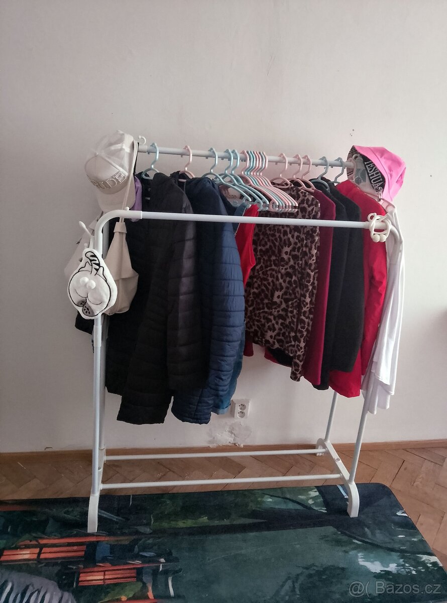 Stojan na šaty plus věšáky - 2