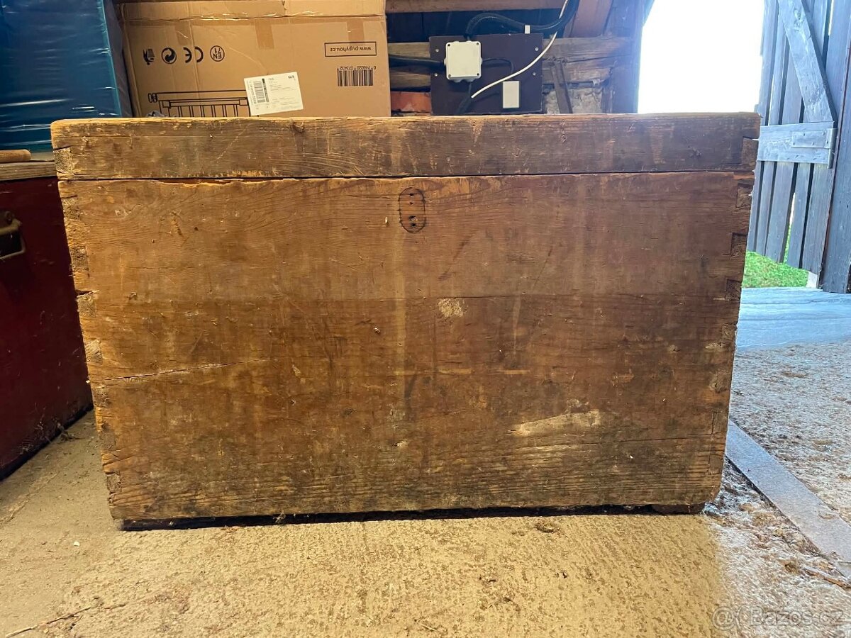 Dřevěná truhla k renovaci - 2