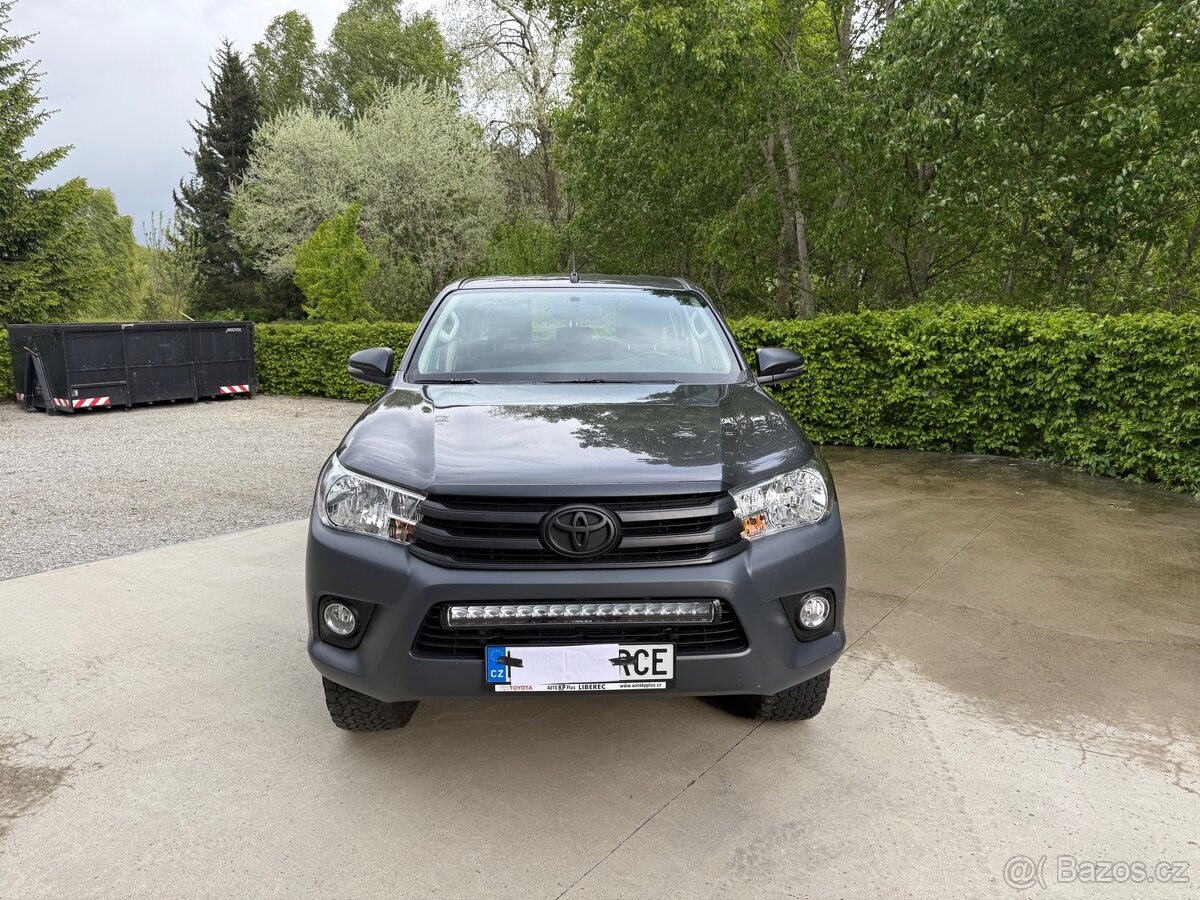 TOYOTA HILUX 2.4 D4D WEBASTO 1.Majitel DPH