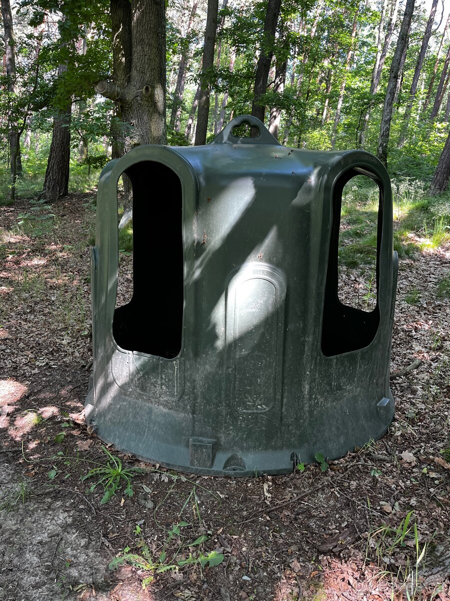 Krmný zvon příkrmiště KETRIS na kulaté balíky - 2