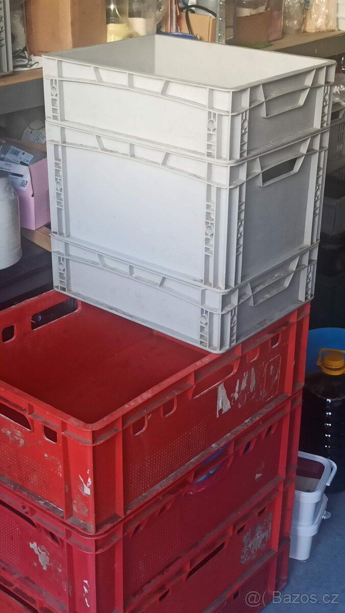 červené plastové přepravky na maso - 2