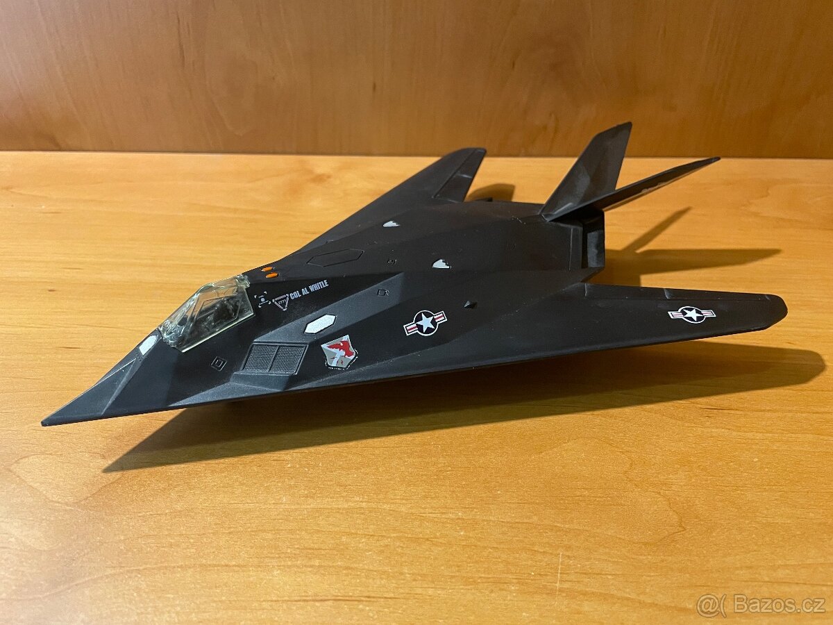 Plastové modely letadel - hračky - 2