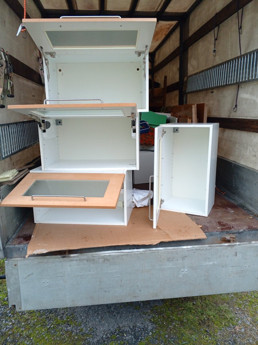 Závěsné skříňky do kuchyně - 2