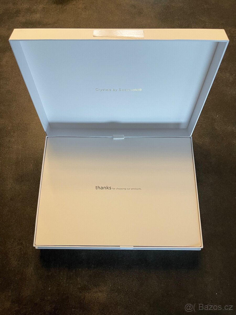 Motorola Razr 60 Pantone ICE Melt Crystal by Swarovski - 2