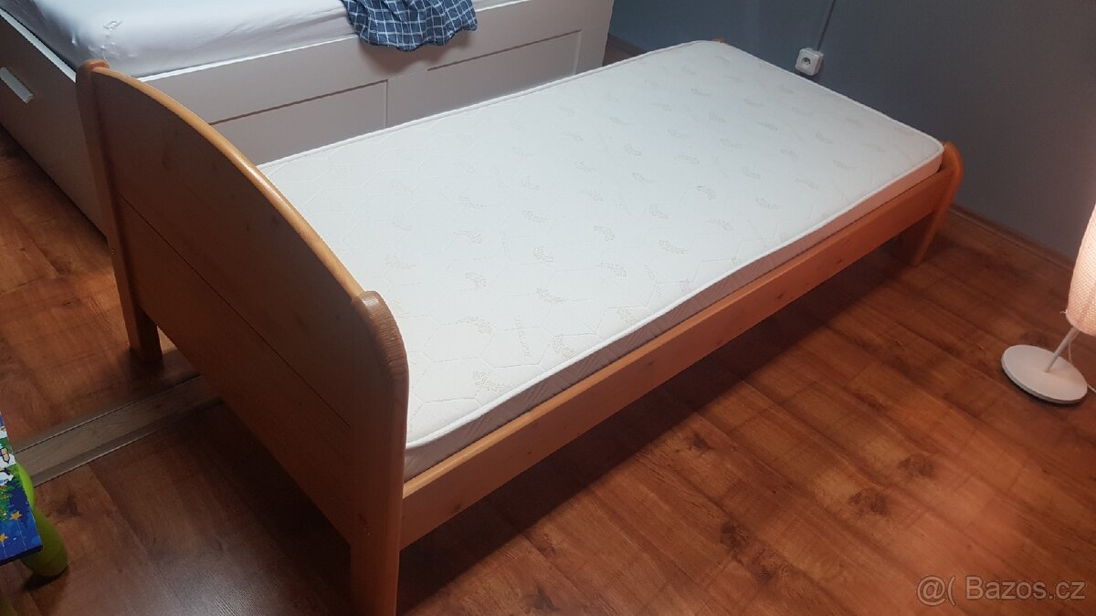Prodám postel z masivu - 2