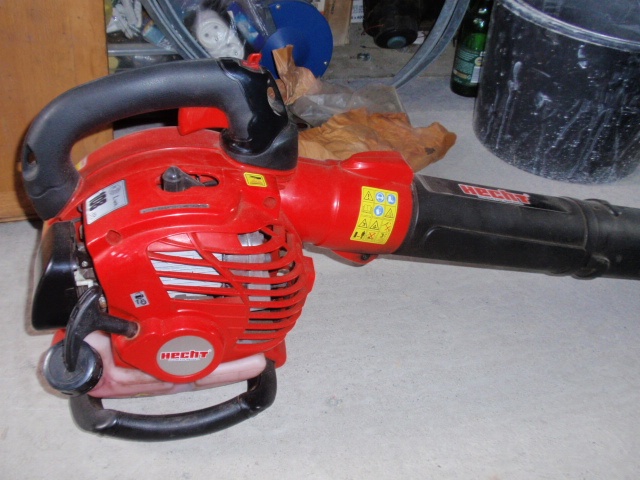 motorový foukač a vysavač na listí Hecht - 2