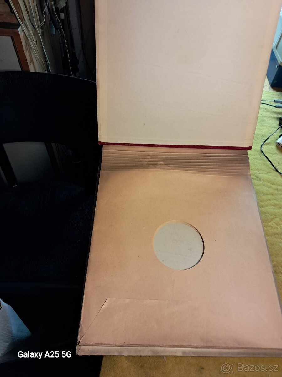 Starý zásobník na gramofonové desky 75 ot, plus deska - 2