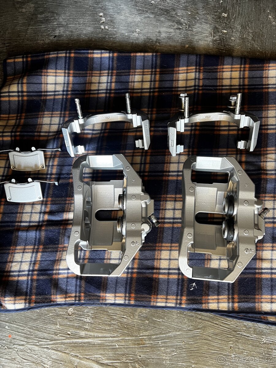 Přední brzdové třmeny BMW M5 E60/E61 M6 E63/E64 - 2