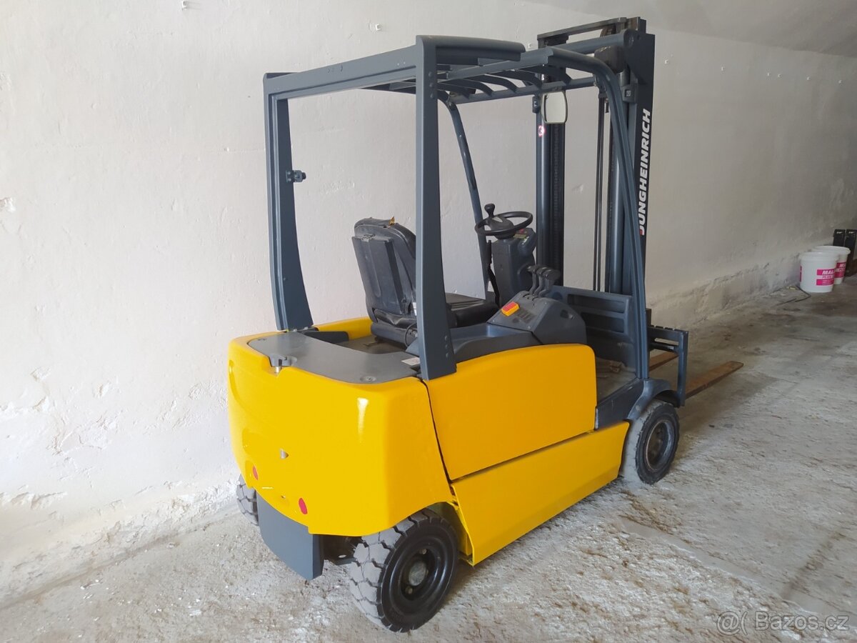 P: Jungheinrich EFG320 2006 - 2