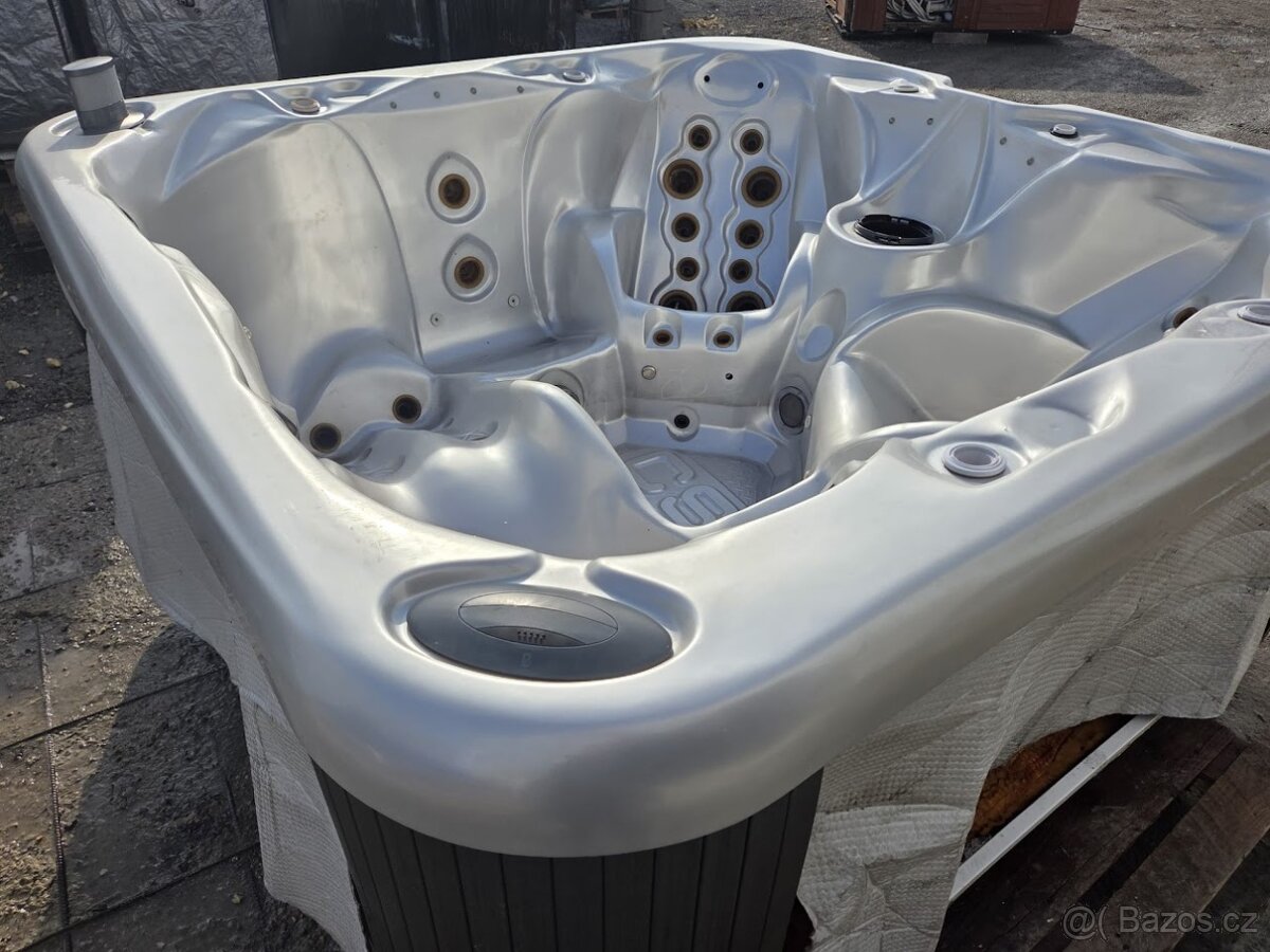 Vířivá vana Moorin (22) - 2