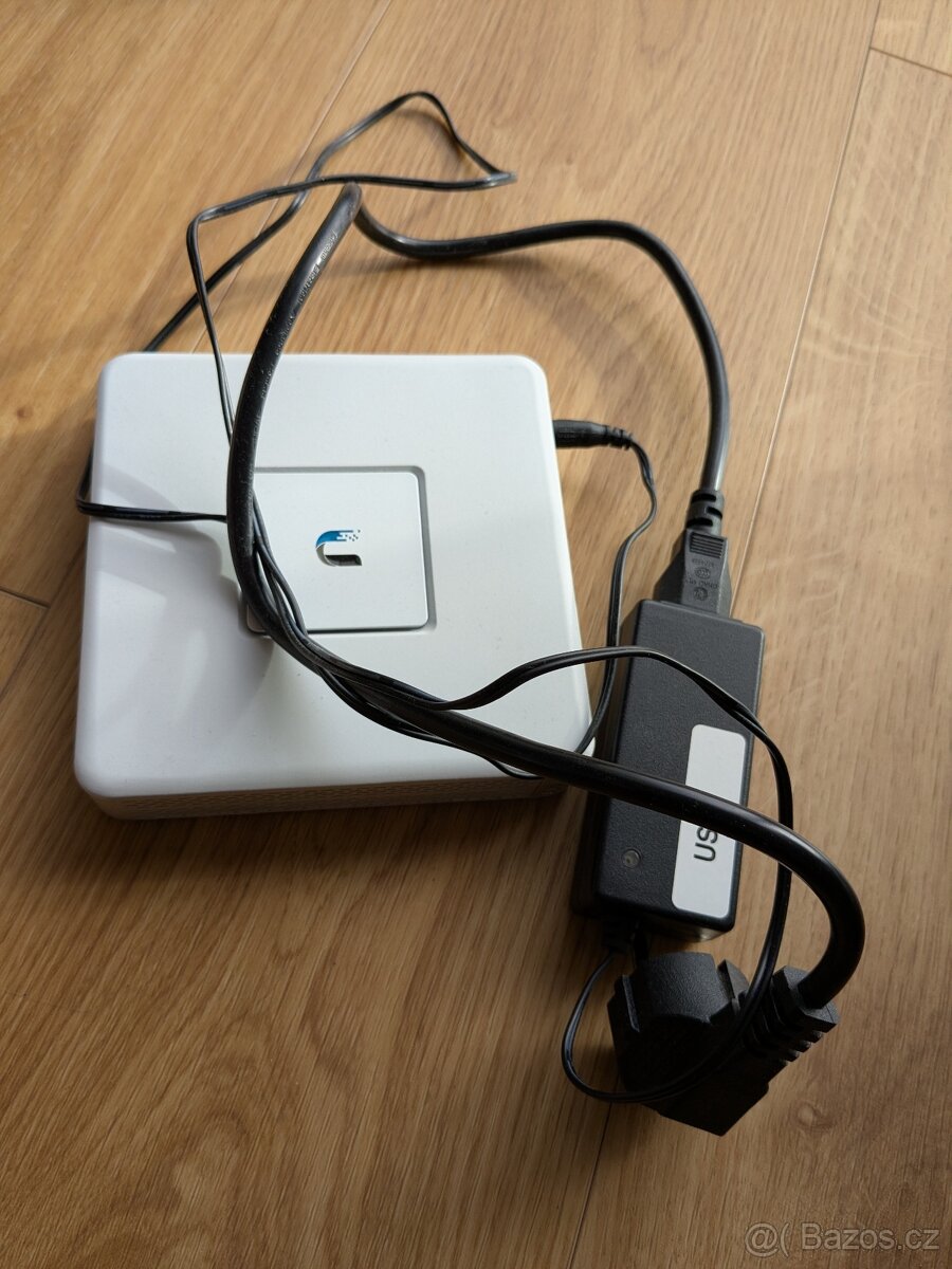 Wi-Fi router Xiaomi 3C + brána USG gen 1 - 2