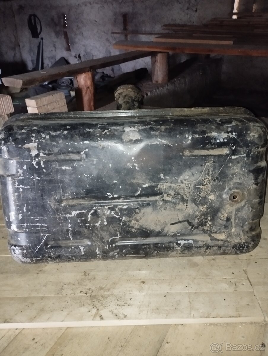 Nádrž asi 120 L - 2