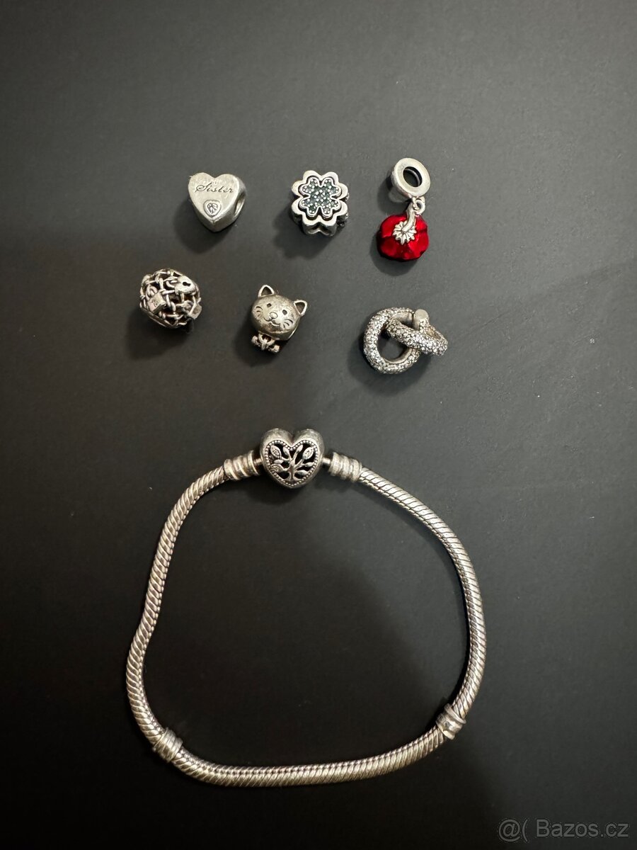 Pandora náramek + přívěsky - 2