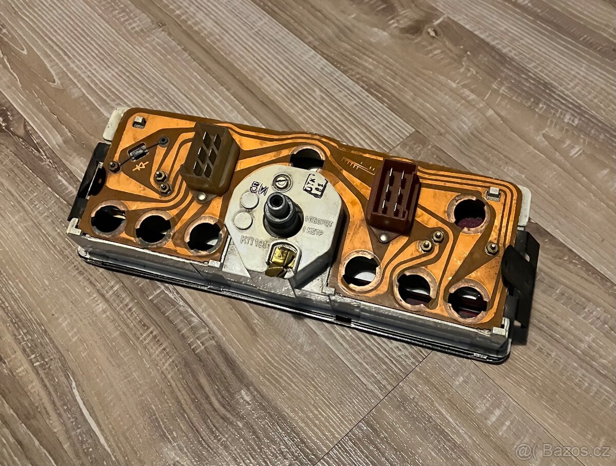 Vaz 2101 přístrojová deska - 2