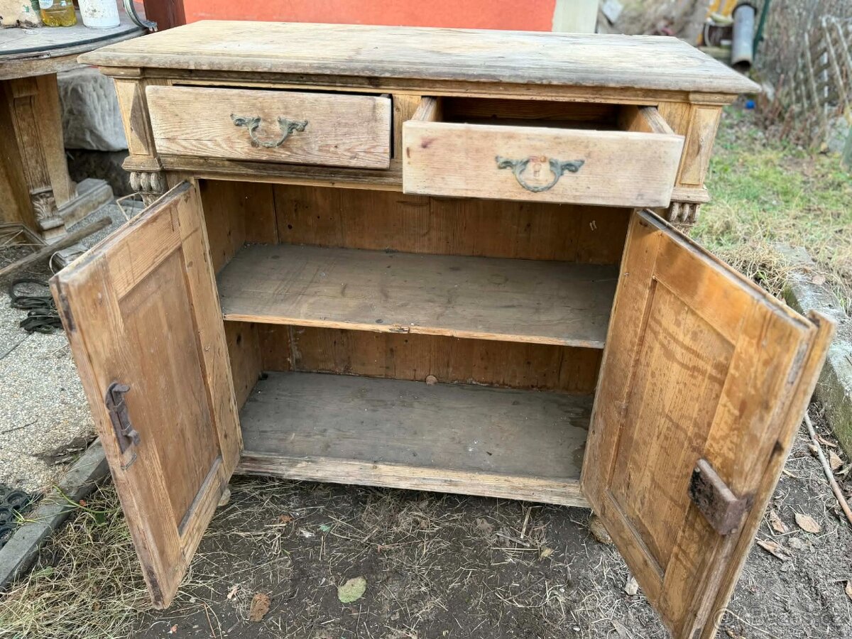 starožitná komoda - 2