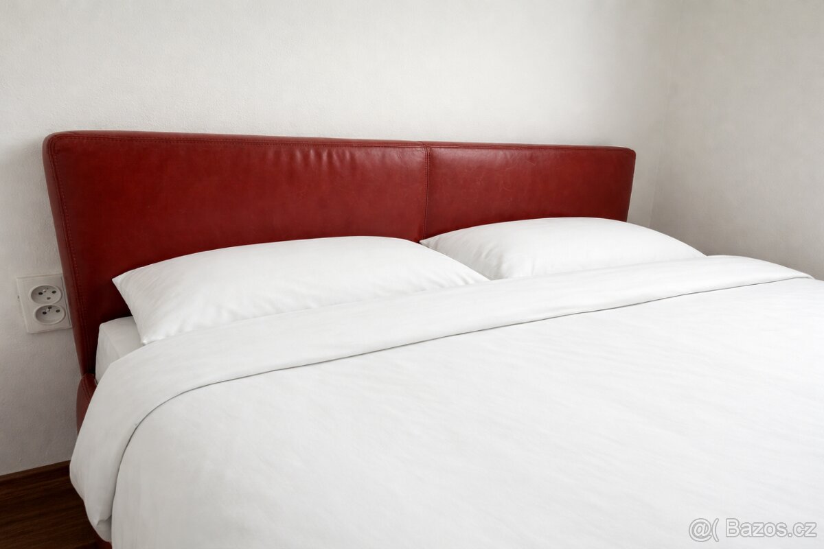 Čalouněná Manželská postel 180x200 - 2