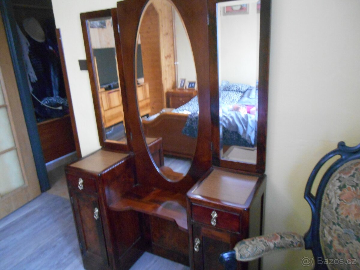 toaletka hodně stará..zrcadla puvodní..top stav - 2
