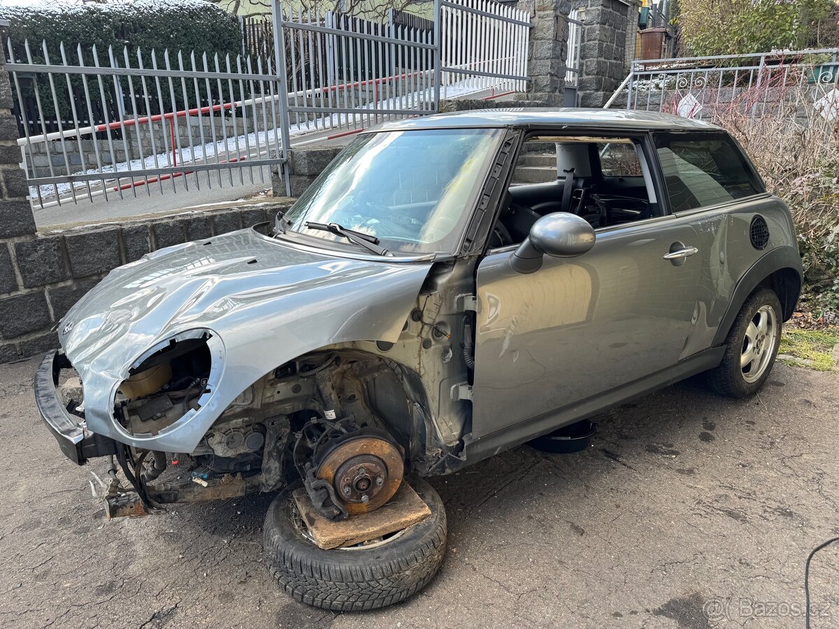 Mini Cooper R56 (2010) 1.4 70Kw – rozprodám na ND - 2