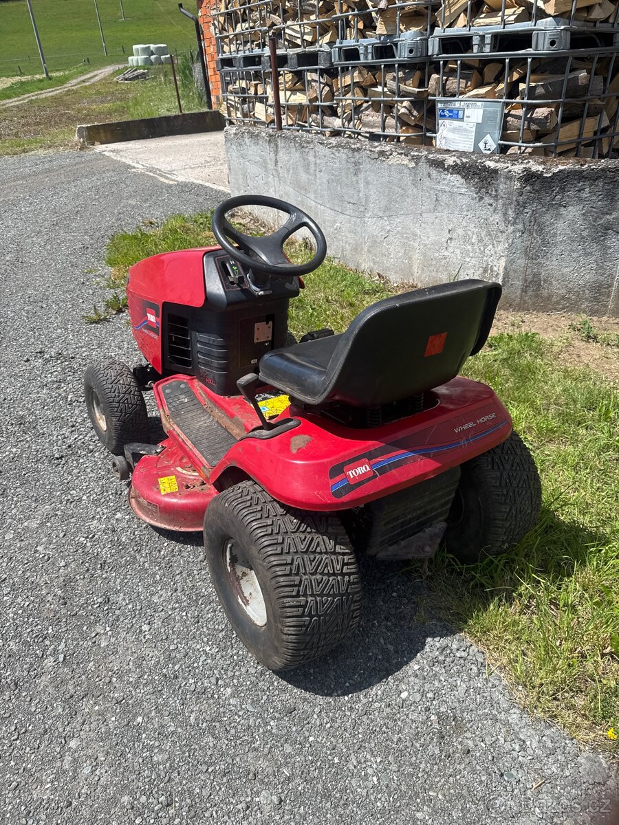 Prodám zahradní traktor TORO - 2