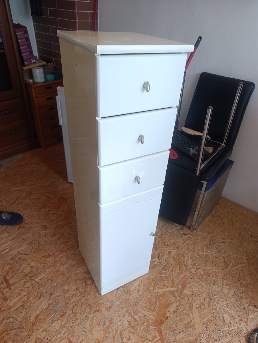 Skříňka bílá - 195x35x32 - 2
