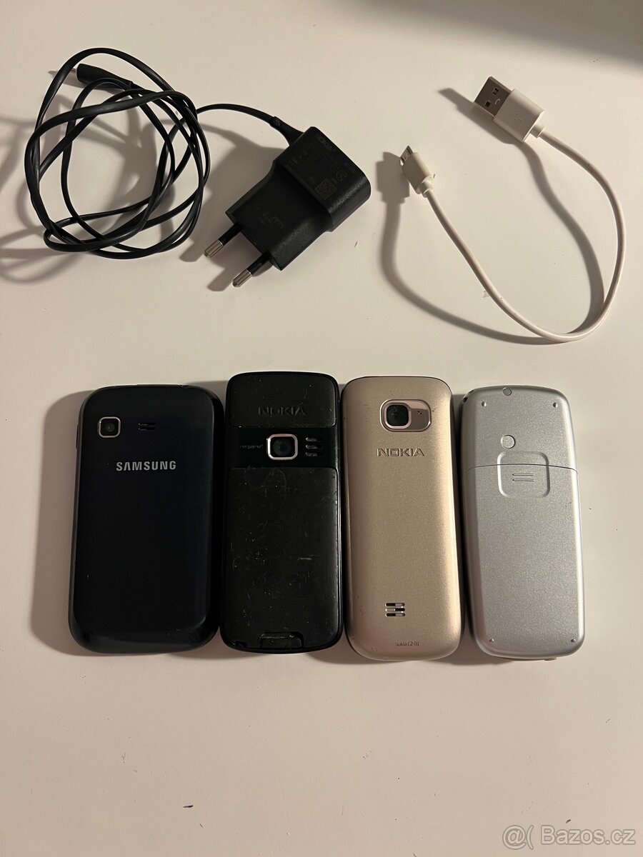 4x Mobily Telefony, pro sbiratele, Nokia, Samsung - 2