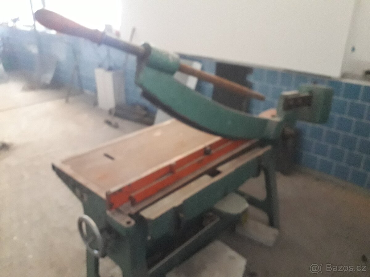 Tabulové nůžky typ: NTP 1000/2,50 ZTS Košice - 2