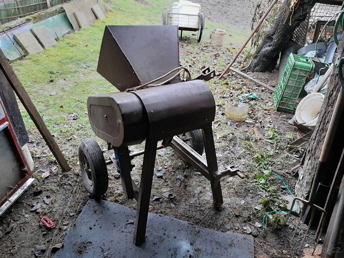 Kombinovaný štěpkovač, drtič větví, špalíčkovač - 2